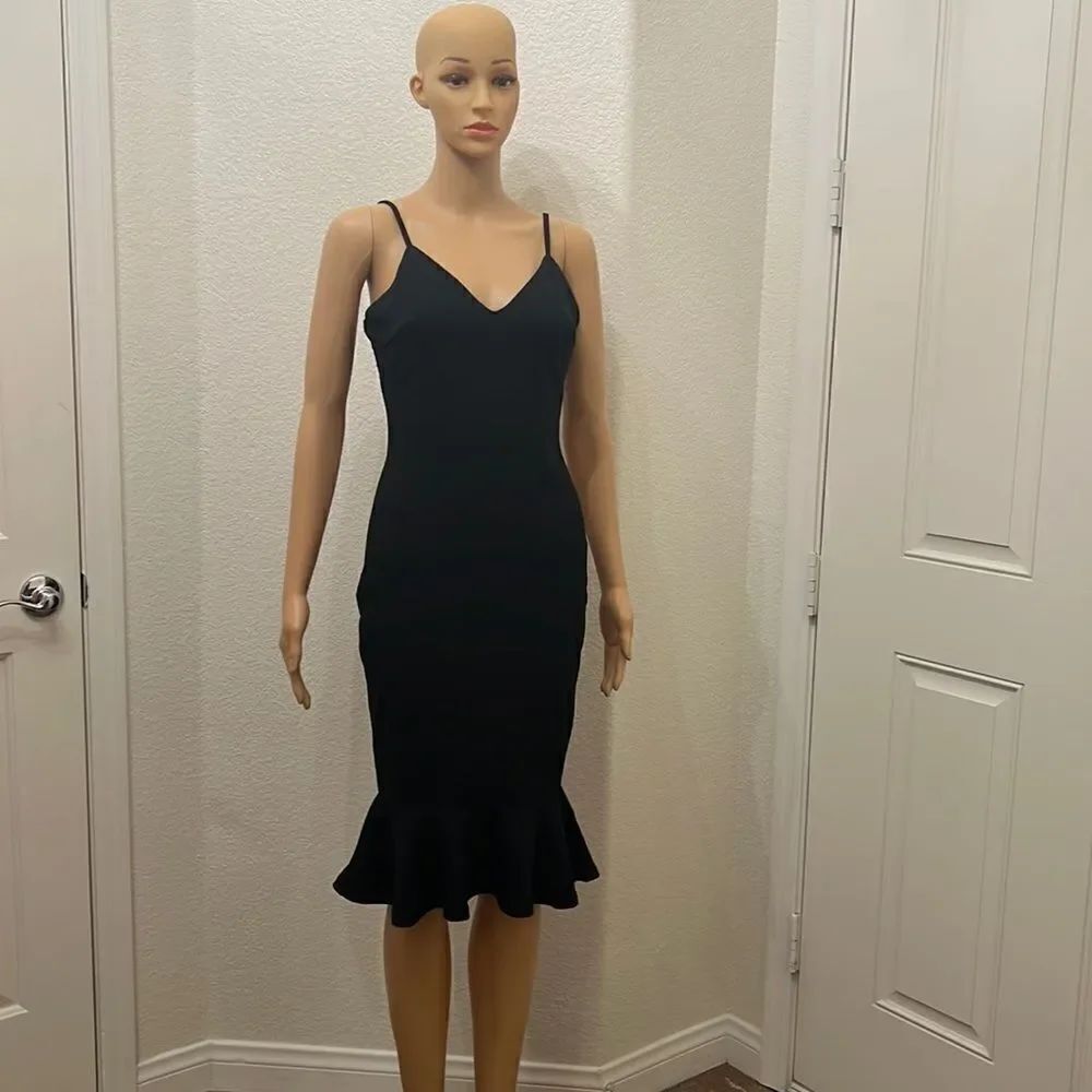 Adora Dress Size Small V Neck Sleeveless Lace Back Gold Zipper Ruffled Midi